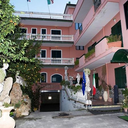 Hotel Sottovento Sant'Egidio del Monte Albino Buitenkant foto
