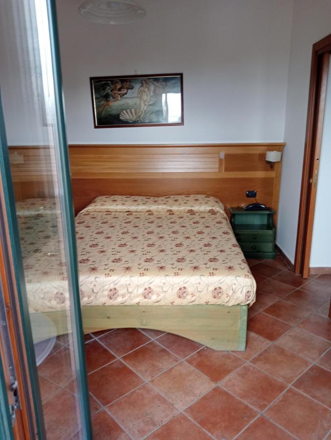 Hotel Sottovento Sant'Egidio del Monte Albino Buitenkant foto