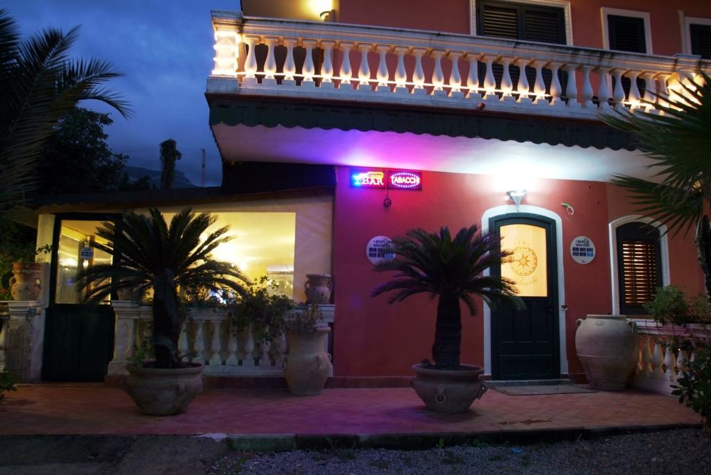 Hotel Sottovento Sant'Egidio del Monte Albino Buitenkant foto