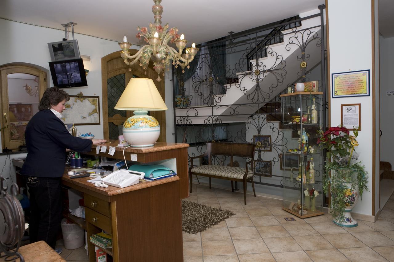 Hotel Sottovento Sant'Egidio del Monte Albino Buitenkant foto