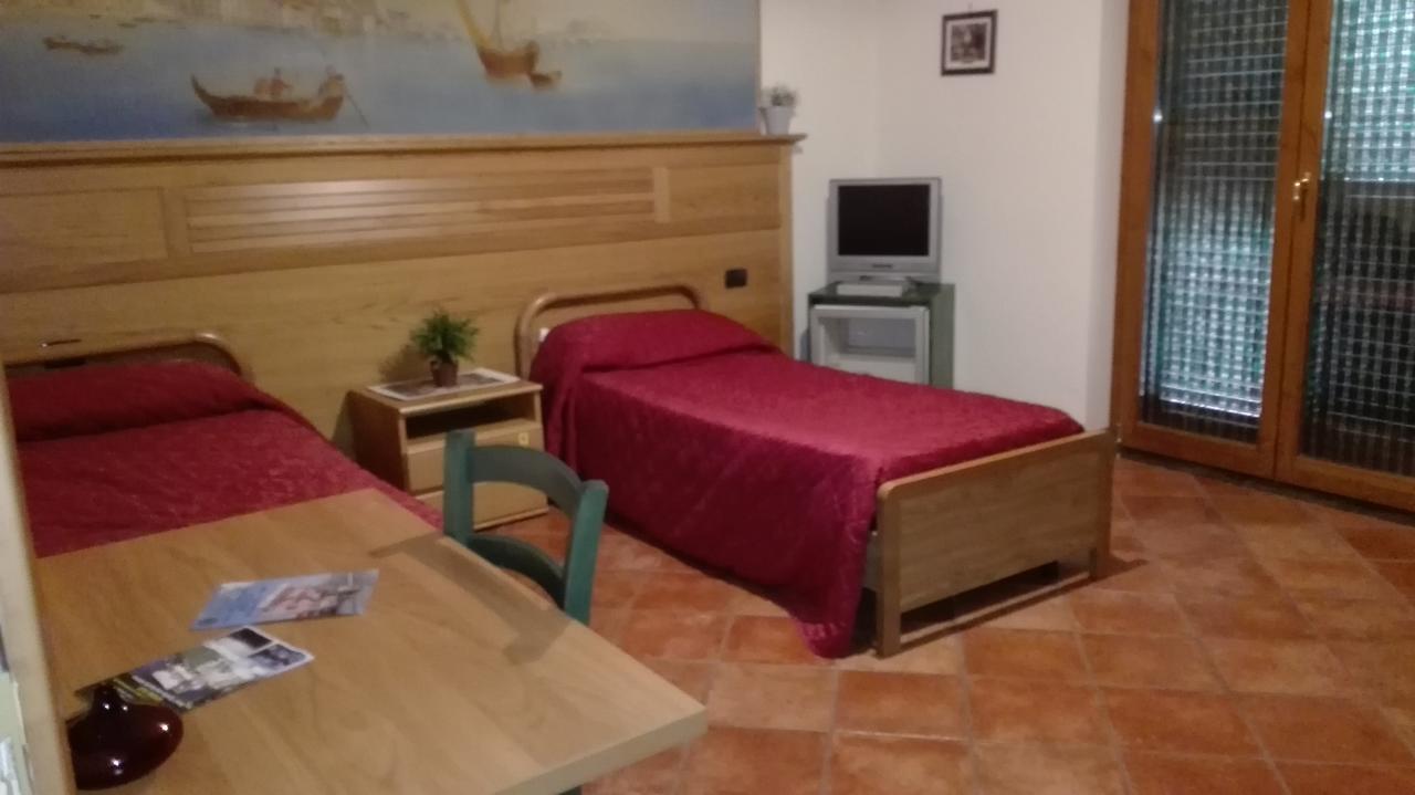 Hotel Sottovento Sant'Egidio del Monte Albino Buitenkant foto