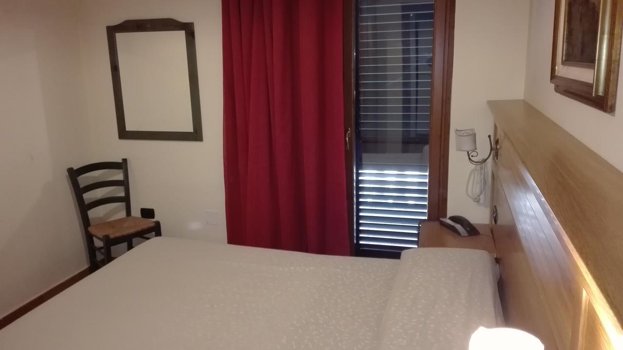 Hotel Sottovento Sant'Egidio del Monte Albino Buitenkant foto
