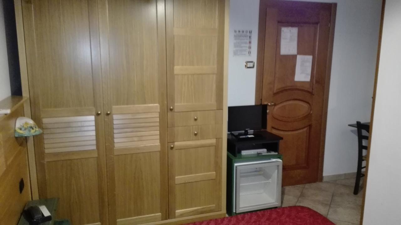 Hotel Sottovento Sant'Egidio del Monte Albino Buitenkant foto