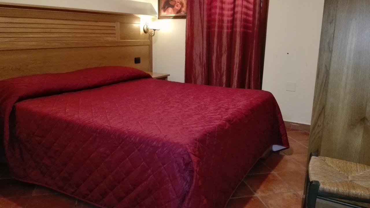 Hotel Sottovento Sant'Egidio del Monte Albino Buitenkant foto