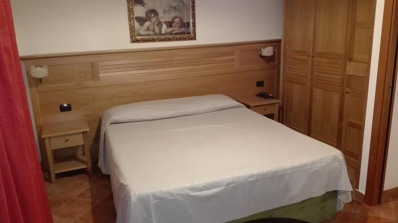 Hotel Sottovento Sant'Egidio del Monte Albino Buitenkant foto